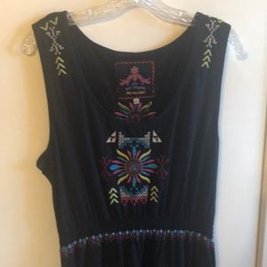 Johnny was XL sleeveless embroidered  black dress